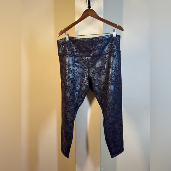 NWOT Lululemon Wunder Train High-Rise Tight Foil
Logo Flourish Black Iri… - Picture 2 of 5